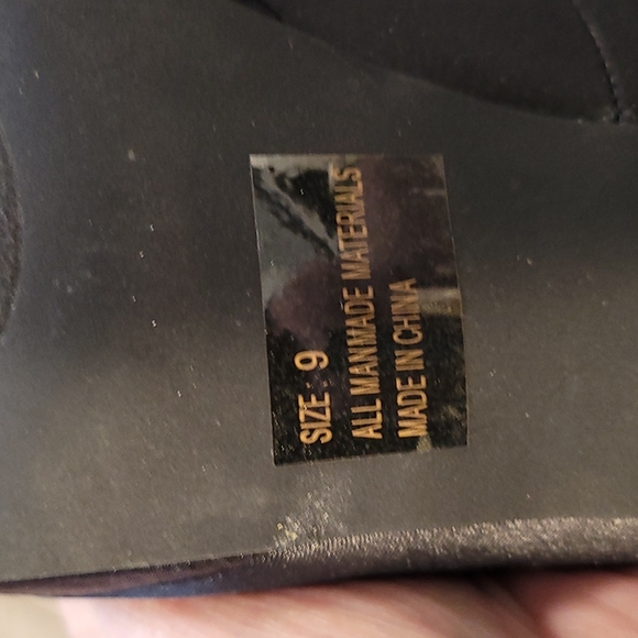 Shoes - Picture 4 of 7